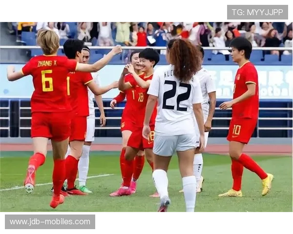 女足国脚吴海燕与队友王霜陈巧珠共跳舞视频展现轻松一刻 女足国脚吴海燕与队友王霜陈巧珠共跳舞视频展现轻松一刻